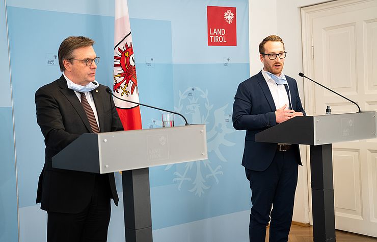 LH Günther Platter und ÖGB-Tirol-Präsident Philip Wohlgemuth bei der Landespressekonferenz.