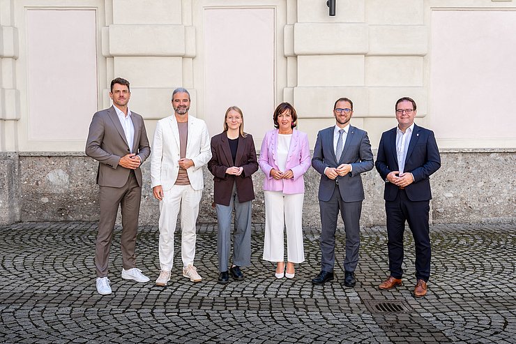 © Tiroler Landtag/Christanell Die Klubobleute und Abgeordneten heißen Interessierte in ihren Klubräumlichkeiten willkommen.