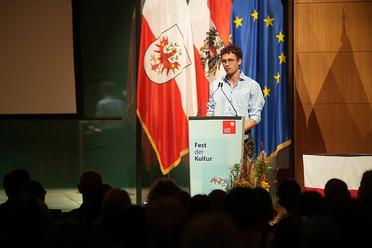 Stellvertretend für alle PreisträgerInnen hielt Emil Kaschka eine feurige Dankesrede.