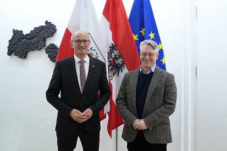 LH Anton Mattle begrüßte den neuen KHM-Generaldirektor Jonathan Fine, im Landhaus in Innsbruck.