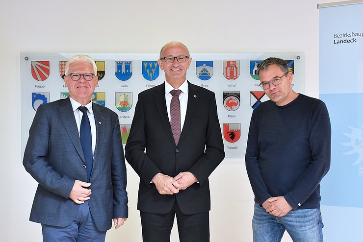 BH Siegmund Geiger, LH Anton Mattle und Gerald Jochum, Geschäftsführer des Regionalmanagements Landeck regioL bei der Pressekonferenz