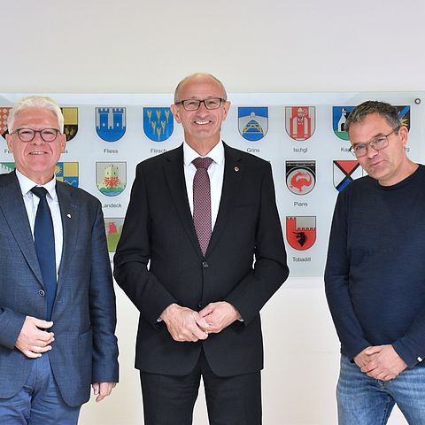 BH Siegmund Geiger, LH Anton Mattle und Gerald Jochum, Geschäftsführer des Regionalmanagements Landeck regioL bei der Pressekonferenz