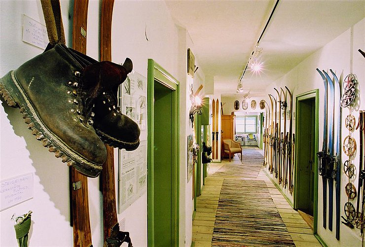 Blick in die Ausstellung im "Schimuseum Grafenast"
