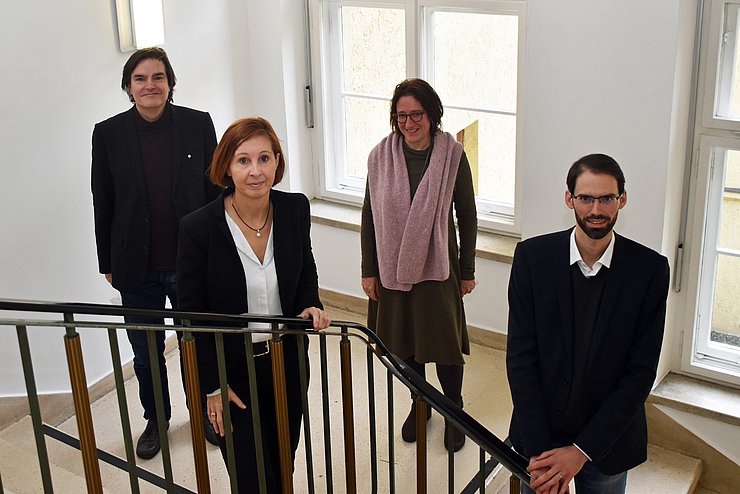 Landesrätin Gabriele Fischer präsentierte gemeinsam mit Studienleiter Andreas Exenberger (Institut für Wirtschaftstheorie, -politik und -geschichte der Universität Innsbruck), Ursula Costa (fh gesundheit Tirol) und Lukas Kerschbaumer (Management Center Innsbruck) die Ergebnisse der Studie „Armutsbetroffenheit in der Krise – Eine Studie des Tiroler Armutsforschungsforums 2020/21“.