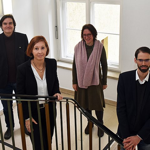 Landesrätin Gabriele Fischer präsentierte gemeinsam mit Studienleiter Andreas Exenberger (Institut für Wirtschaftstheorie, -politik und -geschichte der Universität Innsbruck), Ursula Costa (fh gesundheit Tirol) und Lukas Kerschbaumer (Management Center Innsbruck) die Ergebnisse der Studie „Armutsbetroffenheit in der Krise – Eine Studie des Tiroler Armutsforschungsforums 2020/21“.