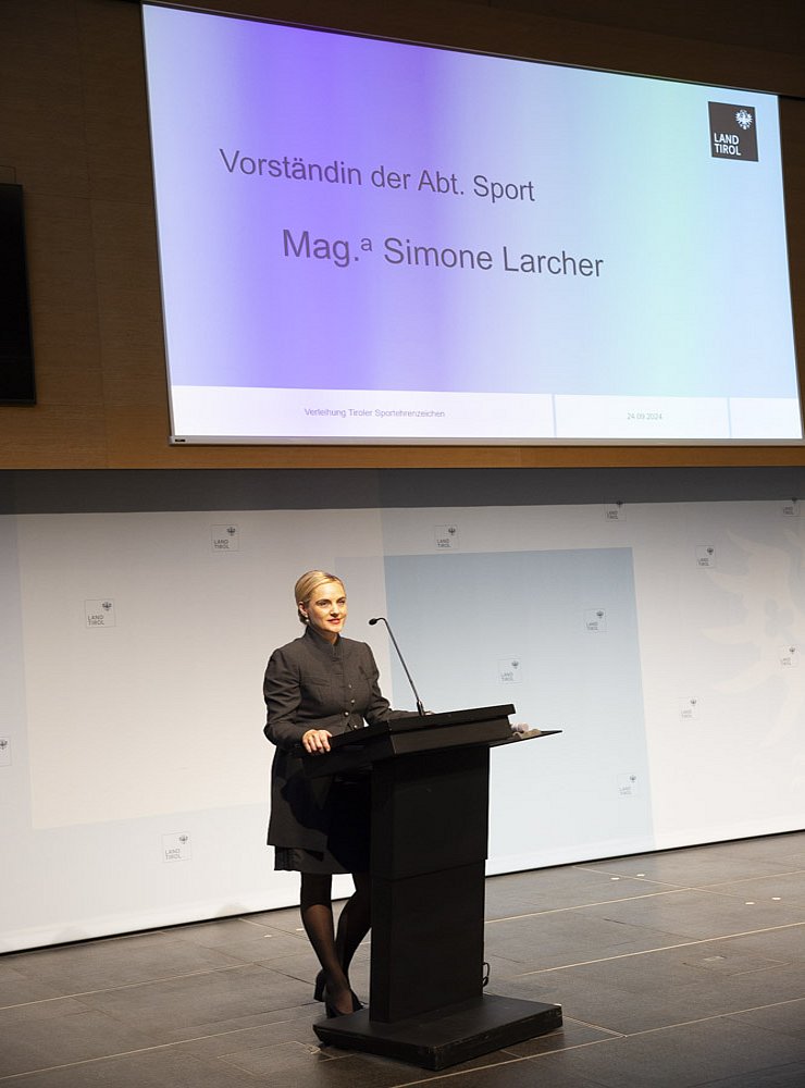 © Land Tirol / Mario Webhofer Festakt Verleihung Tiroler Sportehrenzeichen 24. September 2024 - Ansprache Abteilungsvorständin Simone Larcher