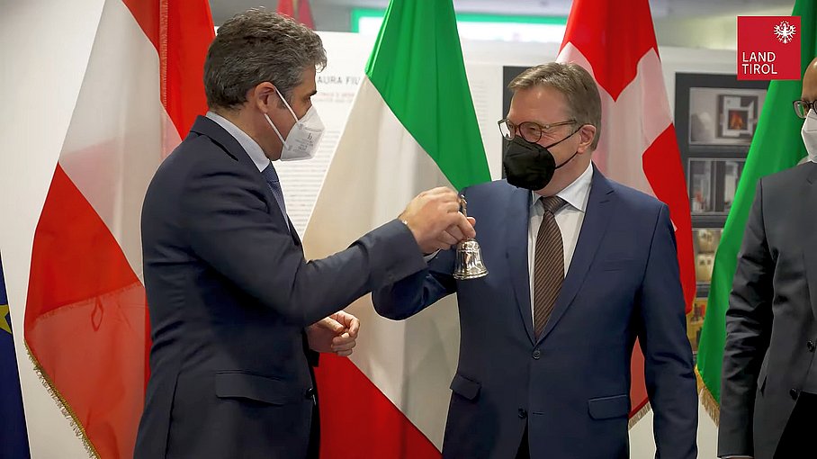 © Land Tirol / Skamen Übergabe der Arge Alp Präsidentschaft von der Lombardei an Tirol