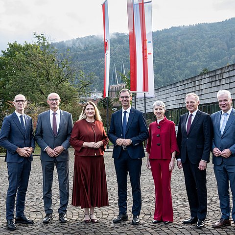 � Land Vorarlberg/A. Serra Finanzreferentenkonferenz in Vorarlberg: Tirol geht bei Spritpreisen gegen „Rakete-und-Feder-Effekt“ vor