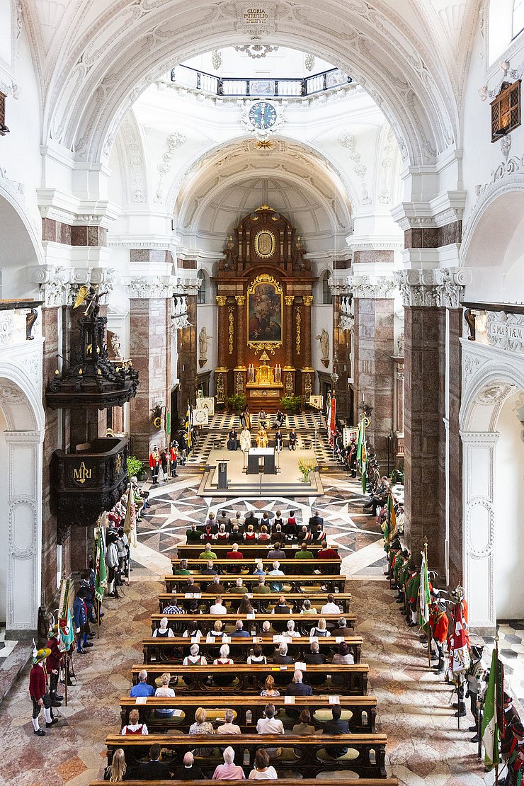 Kirche Übersicht - Traditionsverbände am Rande aufgereicht