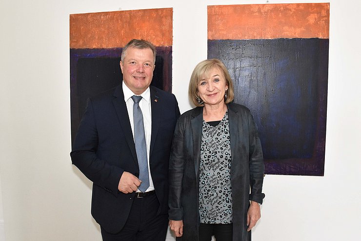 Landesrätin Beate Palfrader und Landesrat Bernhard Tilg. Dieses Foto wurde vor der Coronakrise aufgenommen.