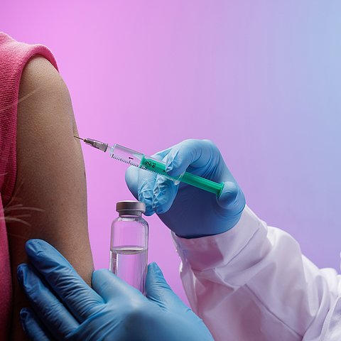 Doctor,In,Gloves,Giving,A,Vaccine,Injection,To,A,Patientís