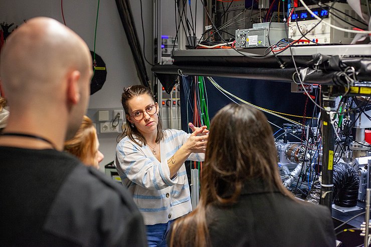 © Giovanni Comparin Studierende arbeiten gemeinsam an einem Projekt.