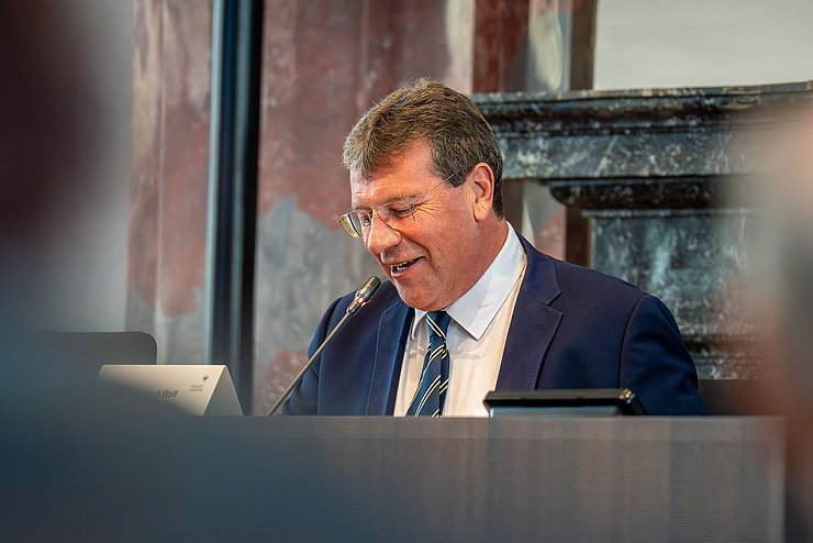 Eingeladen hatte Jakob Wolf, Vorsitzender des Rechtsausschusses, der auch die anschließende Diskussion moderierte.