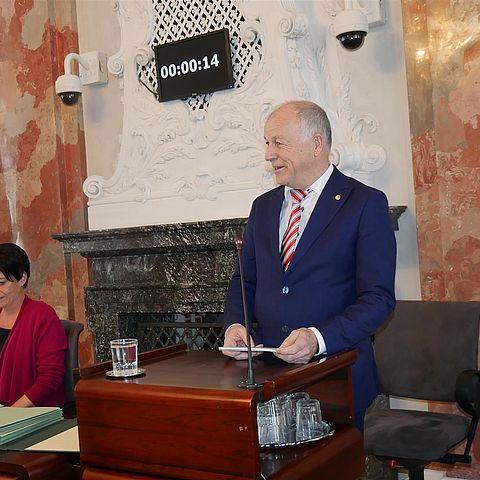 Bundesratspräsident Ingo Appé bei seiner Ansprache im Tiroler Landtag mit LTPin Sonja Ledl-Rossmann