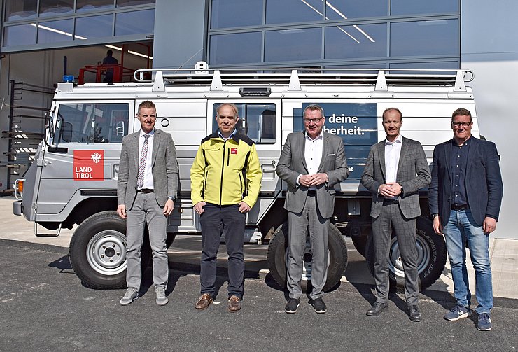 Gruppenfoto vor dem Pinzgauer