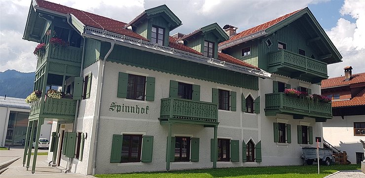 Außenansicht des "Museums im Spinnhof" in Ehrwald.