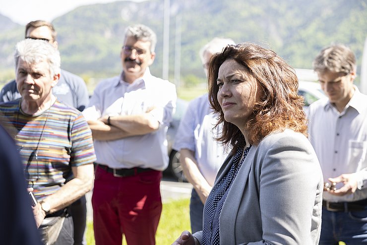 Eine Delegation europäischer VerkehrsexperInnen mit LHStvin Ingrid Felipe