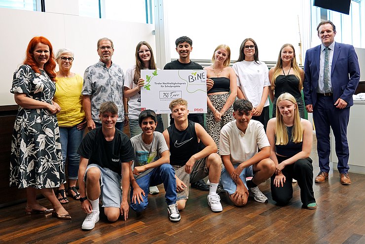 Jugendliche der BHAK/BHAS Imst unterstützten VolksschülerInnen im Rahmen des Sozialprojekts „WIKI – Wir für Kinder Imst“.