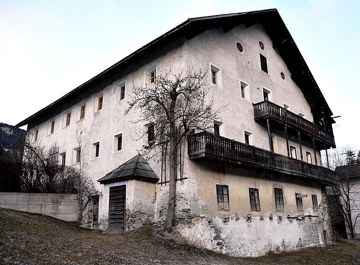 Außenansicht des "Hafnereimuseums Steger" in "Abfaltersbach"