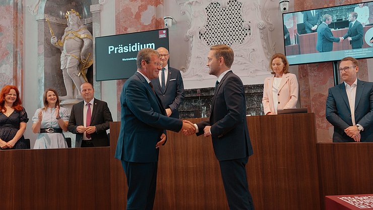 © Tiroler Landtag/Christanell VP Dominik Mainusch lobte den neuen Landtagspräsidenten Jakob Wolf an.