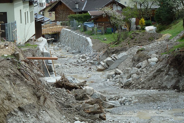 Sohlgurte und Mauern
