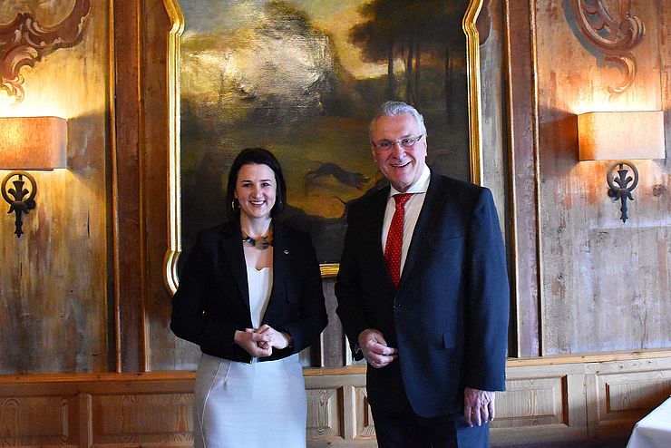 Sicherheitslandesrätin Astrid Mair und der bayerische Staatsminister Joachim Herrmann