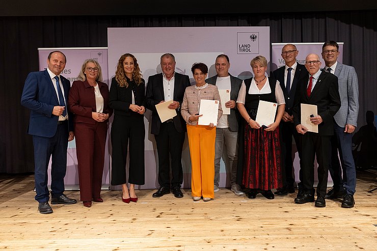 Gruppenfoto der Geehrten aus Buch.