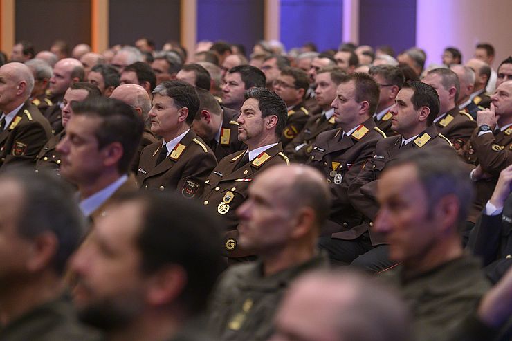 Hunderte Vertreterinnen von Einsatzorganisationen füllten den Saal beim Sicherheitsempfang des Landes Tirol in der Messe Innsbruck.