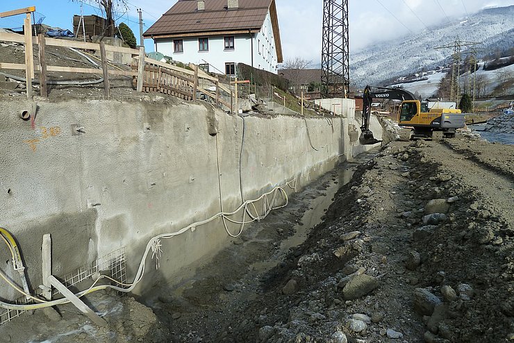 Spritzbetonsicherung für Schwergewichtsmauer