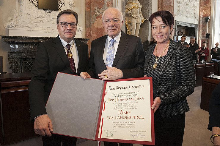 v.l.: LH Günther Platter, Landtagspräsident und Landeshauptmann a.D. Herwig van Staa, Landtagspräsidentin Sonja Ledl-Rossmann