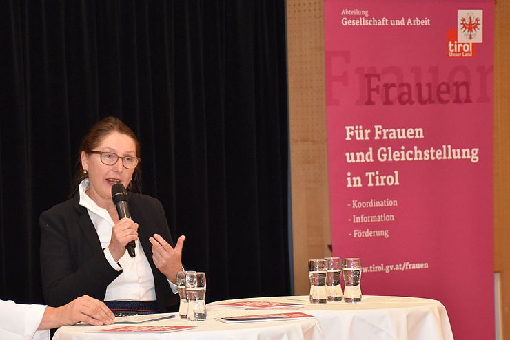 LRin Christine Baur bei der Veranstaltung "100 Jahre Frauenwahlrecht".