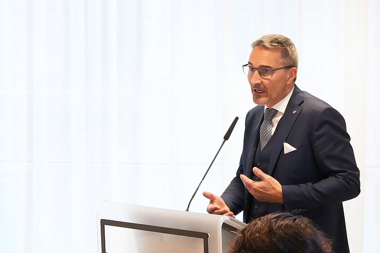 Kompatscher sprechend