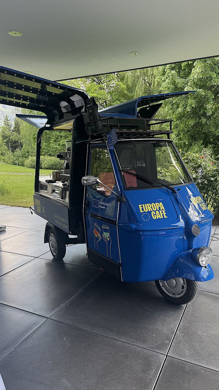 © Land Tirol Piaggio Ape umgebaut zu mobilem Café