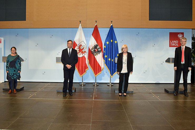 Informierten über das Pilotprojekt mit Antigen-Schnelltests an Schulen: v.l. Landesschulärztin Claudia Mark, Bildungsdirektor Paul Gappmaier, Bildungslandesrätin Beate Palfrader und Christoph Drexler, Präsident des Landeselternverbandes. 
