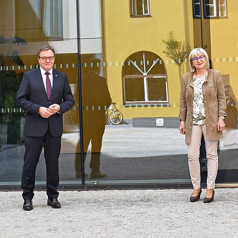 LH Günther Platter und LRin Beate Palfrader: "Jede und jeder Arbeitslose ist einer zuviel."