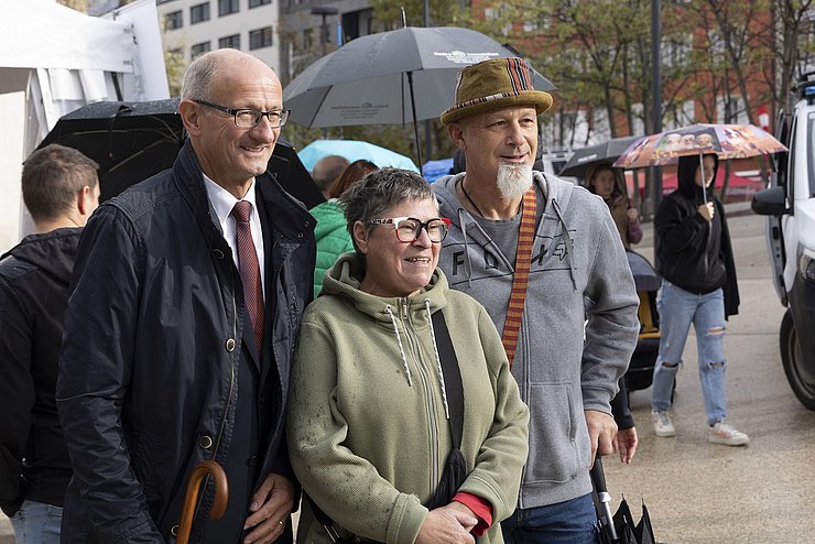 LH Anton Mattle suchte nicht nur in seinen Amtsräumlichkeiten sondern auch auf dem Festgelände den Kontakt mit den Bürgerinnen und Bürgern. 