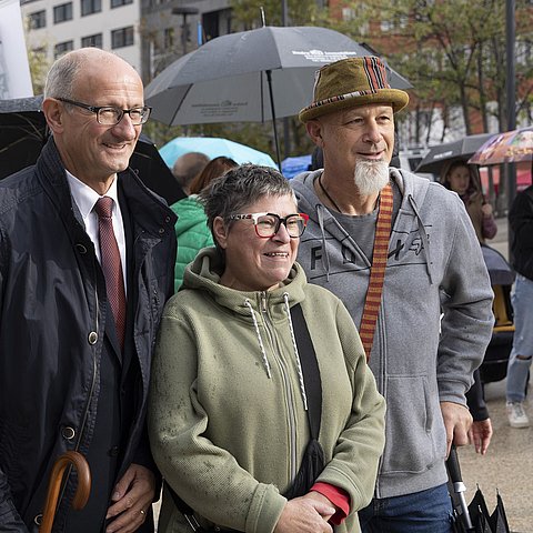 LH Anton Mattle suchte nicht nur in seinen Amtsräumlichkeiten sondern auch auf dem Festgelände den Kontakt mit den Bürgerinnen und Bürgern. 