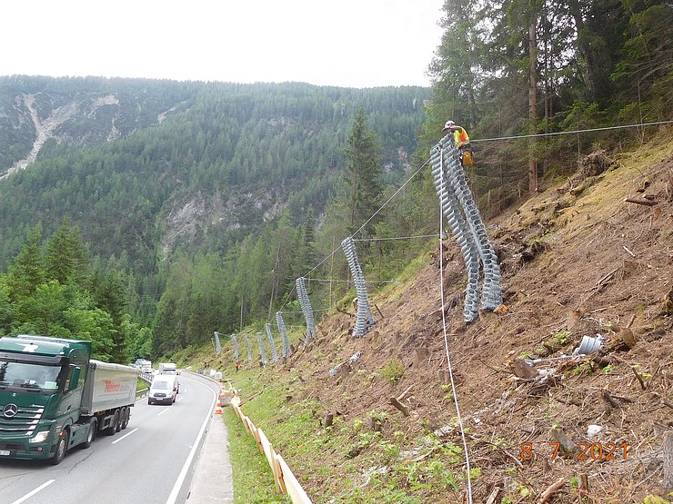 Montage Trag- und Abspannseile