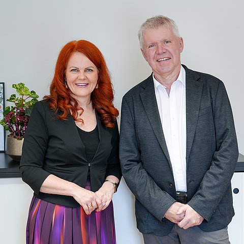 LRin Hagele gratuliert neuem Med-Uni-Rektor Gert Mayer