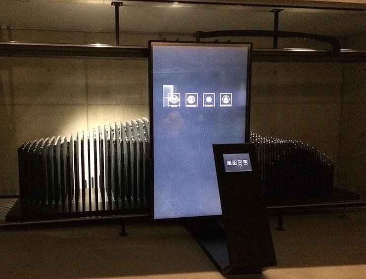 Techlab in "007-Elements"