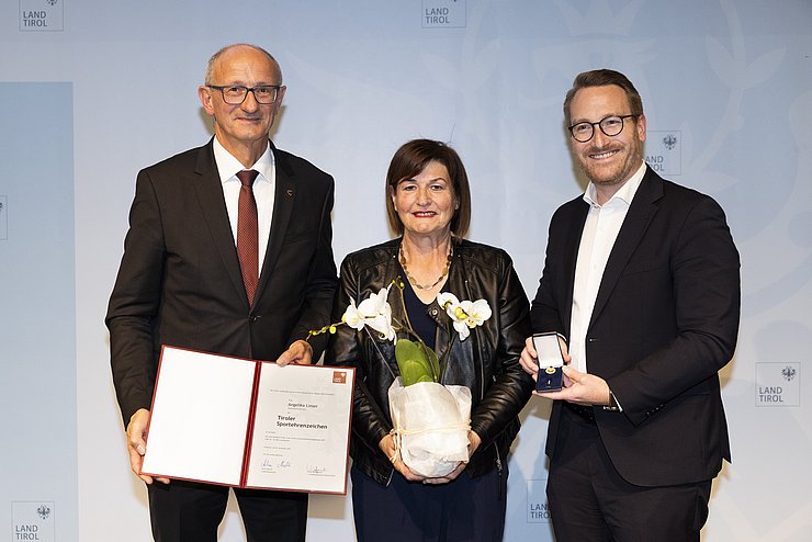 © Land Tirol/W9 Mario Webhofer v.l.n.r.: LH Anton Mattle, Angelika Linser, 1.LH-Stv. Philip Wohlgemuth