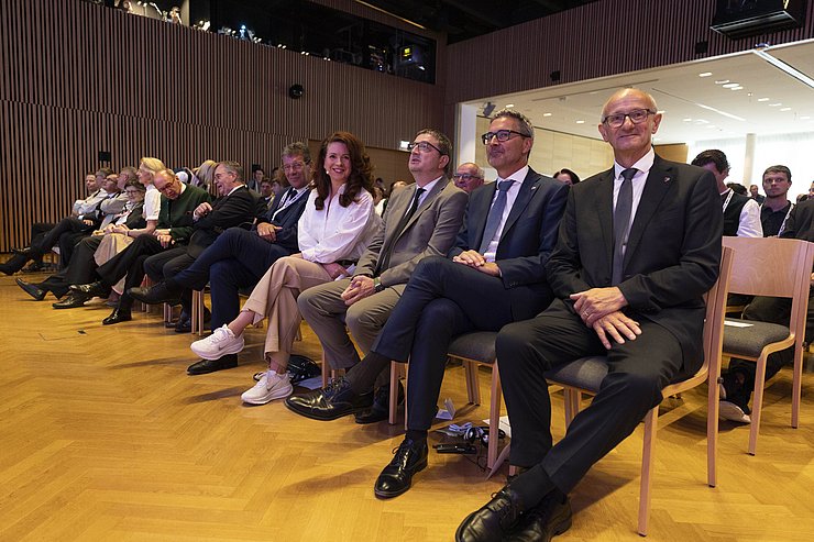 © Land Tirol/Sedlak Personen im Publikum sitzend