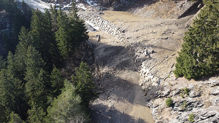 Foto der beschädigten B 171 Tiroler Straße zwischen Pians und Strengen