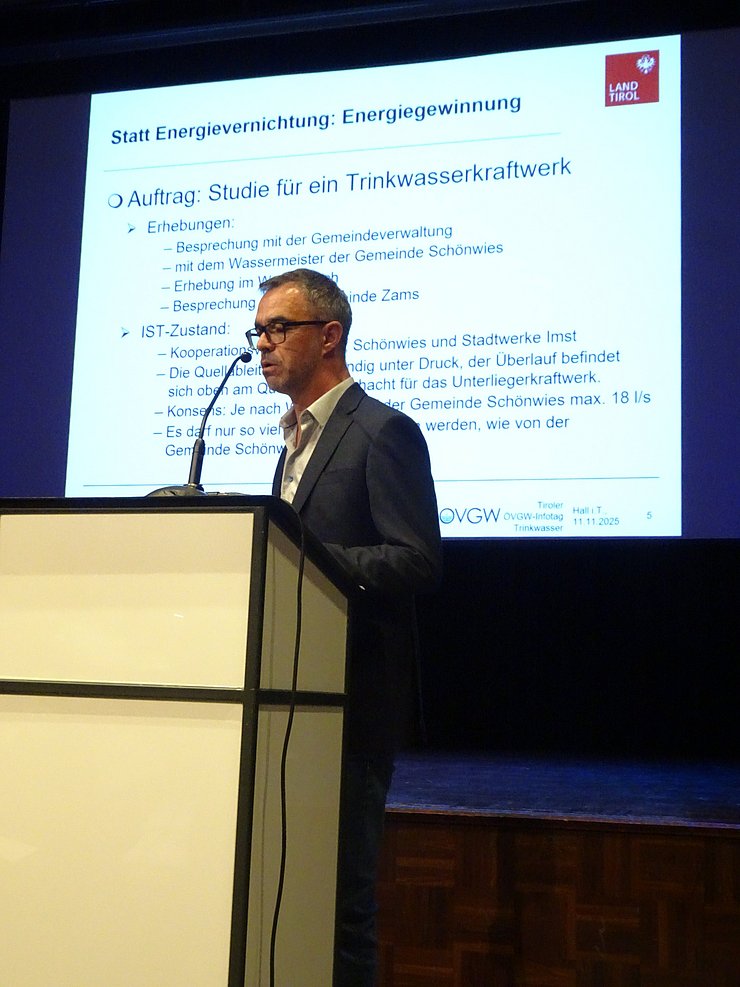 © Land Tirol/Marx Ing. Alexander Plangger am Rednerpult