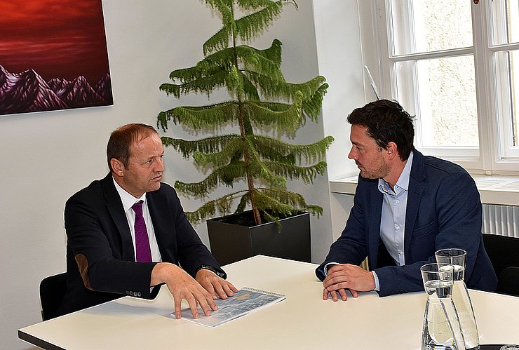 Tirols Sportlandesrat LHStv Josef Geisler traf sich heute Vormittag mit dem Präsidenten des Landesschwimmverbandes Tirol Markus Senfter zum Austausch im Landhaus in Innsbruck.