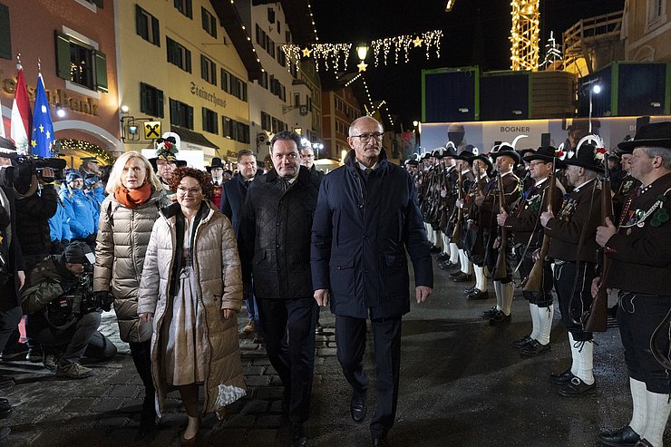 Abschreiten der Front beim Landesüblichen Empfang