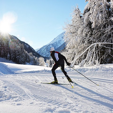 Langläufer im Schnee