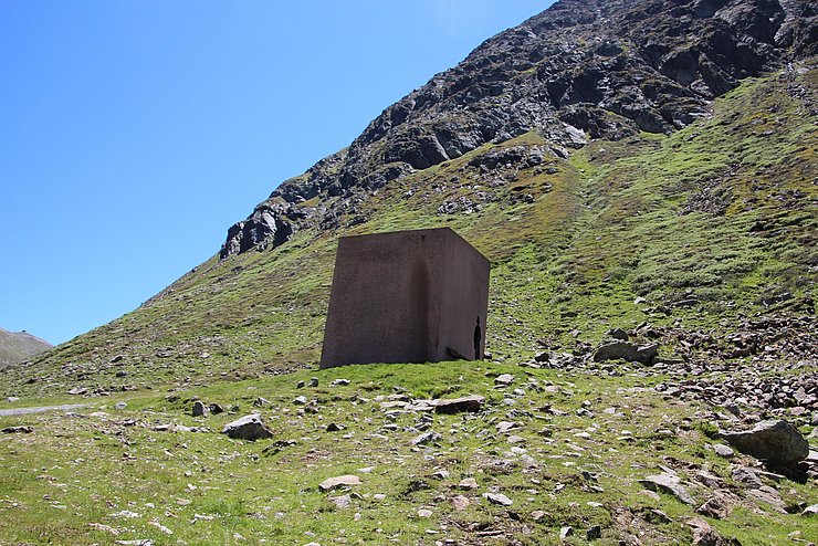 Architektur Skulptur "Der Schmuggler" der "Timmelsjoch Erfahrung".