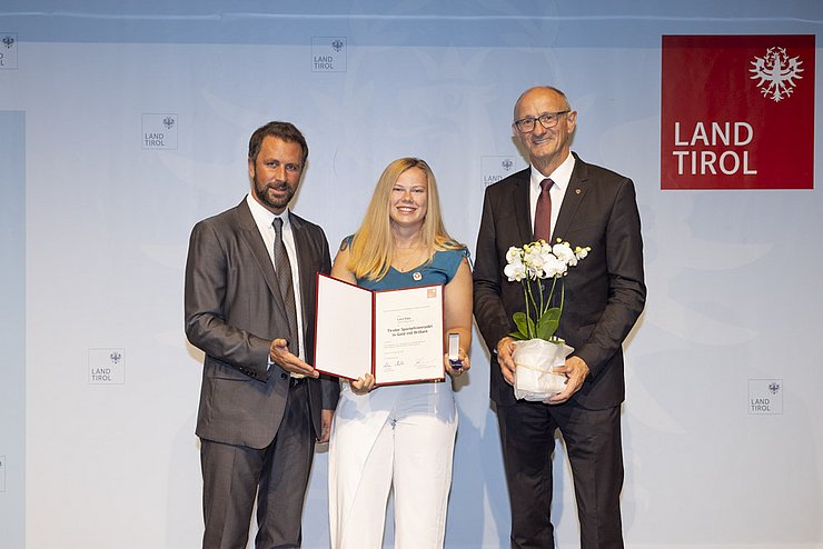 © Land Tirol / Mario Webhofer v.l.n.r. 1. LHStv. Georg Dornauer, Lara Kipp, LH Anton Mattle
