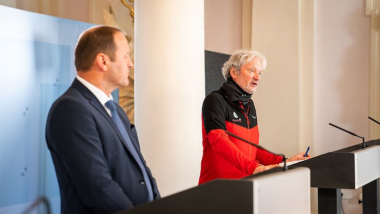 LHStv Josef Geisler und Hermann Spiegl (Landesleiter Bergrettung Tirol) appellieren, keine Sportarten mit Verletzungsrisiko zu betreiben.